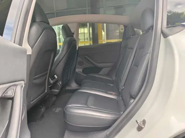 Tesla Model Y — Фото автомобиля 6