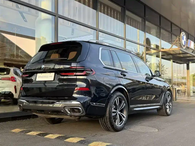 BMW X7 — Фото автомобиля 3
