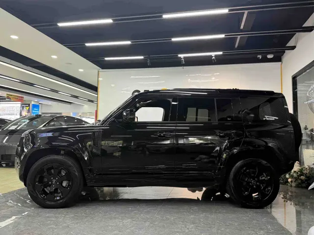 Land Rover Defender — Фото автомобиля 4
