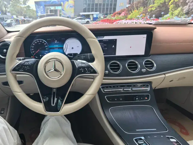Mercedes-Benz E-Class — Фото автомобиля 16