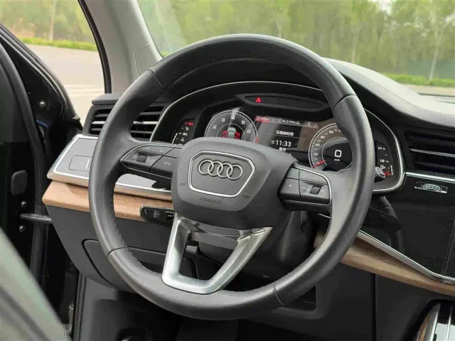 Audi Q7 — Фото автомобиля 12