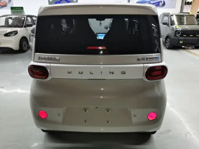 Wuling Hongguang Mini EV — Фото автомобиля 5