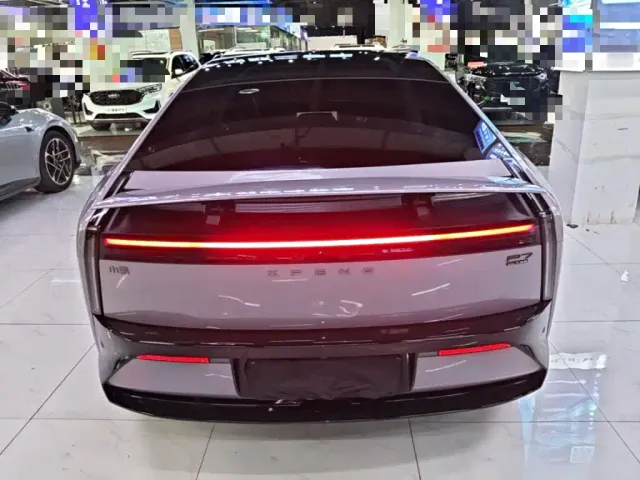 Xpeng P7 — Фото автомобиля 5