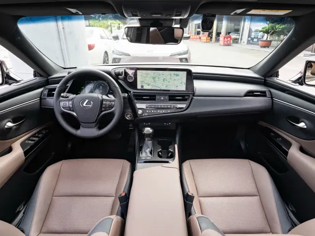 Lexus ES — Фото автомобиля 15