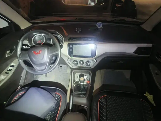 Wuling Hongguang — Фото автомобиля 11