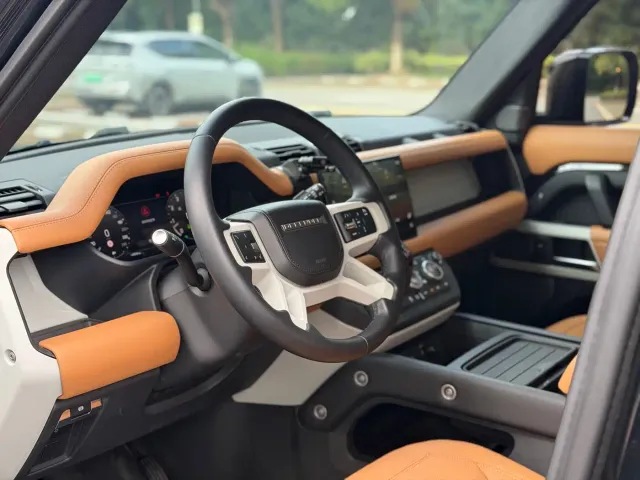 Land Rover Defender — Фото автомобиля 13