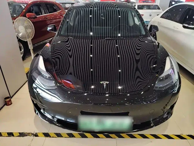 Tesla Model 3 — Фото автомобиля 2