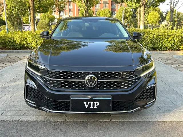 Volkswagen Passat — Фото автомобиля 2