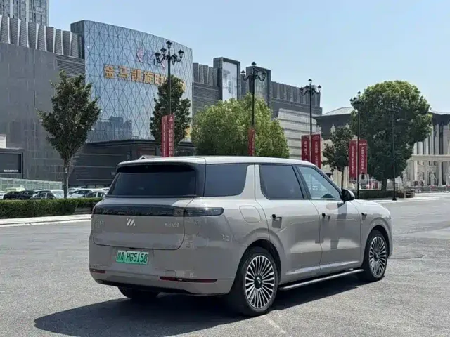 IM Motors LS8 — Фото автомобиля 17