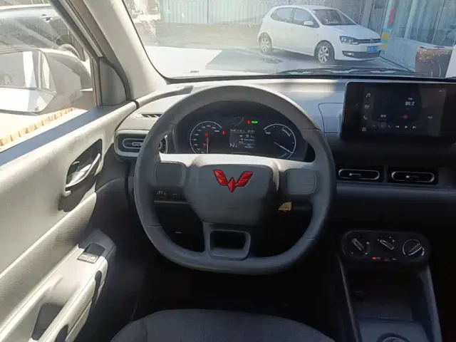 Wuling Hongguang — Фото автомобиля 10