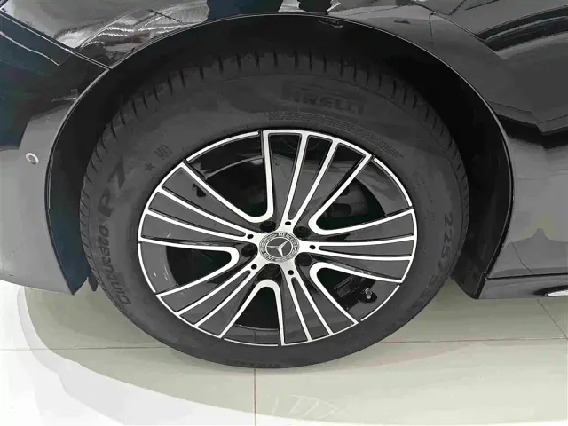 Mercedes-Benz E-Class — Фото автомобиля 5