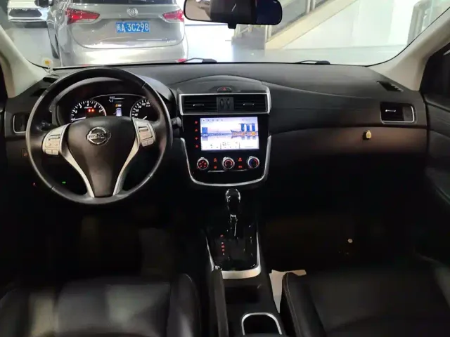 Nissan Tiida — Фото автомобиля 12