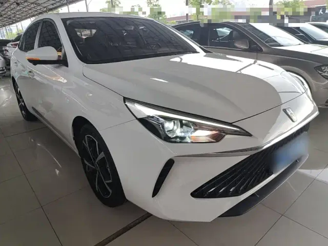 Roewe i5 — Фото автомобиля 3