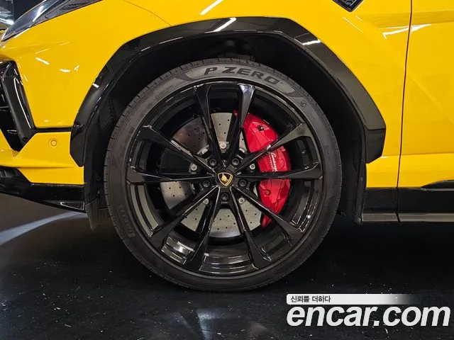 Lamborghini Urus — Фото автомобиля 4