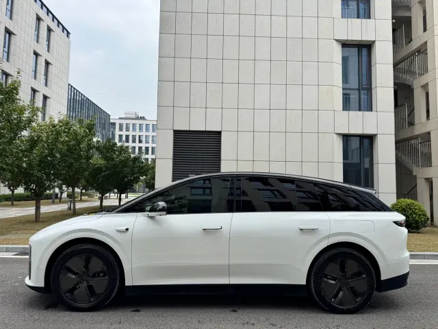 Li Auto i6 — Фото автомобиля 10