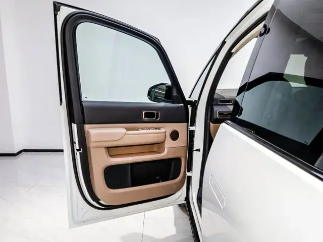 Li Auto MEGA — Фото автомобиля 9