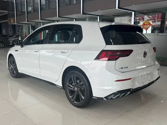 Volkswagen Golf — Фото автомобиля 4