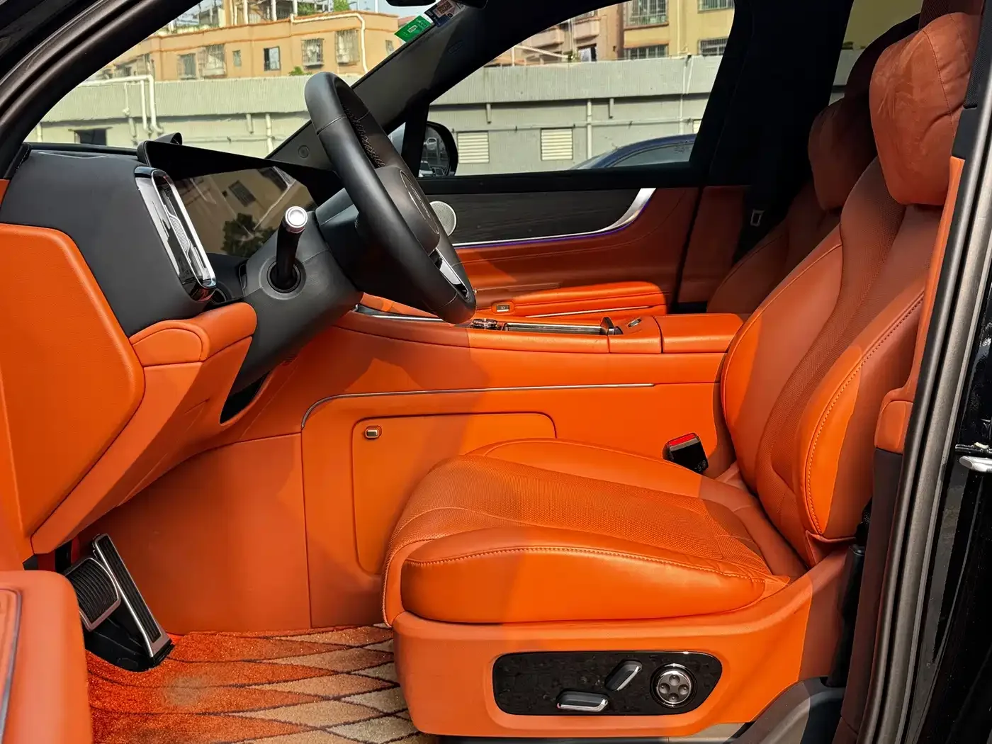 AITO Wenjie AITO M9 2024 Extended Range Ultra 42kWh 6-Seater — Фото автомобиля 8