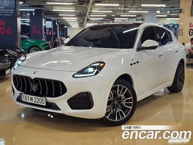 Фотография автомобиля — Maserati Grecale