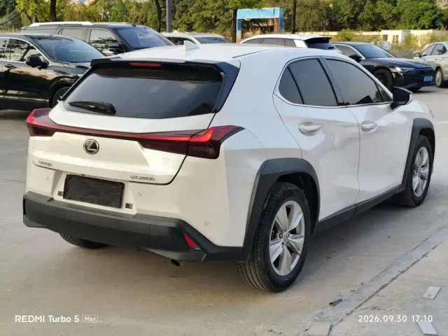 Lexus UX — Фото автомобиля 9