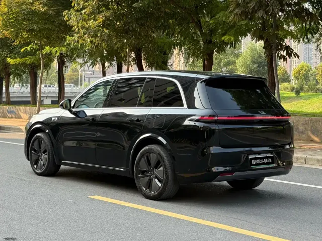 Li Auto L8 — Фото автомобиля 6