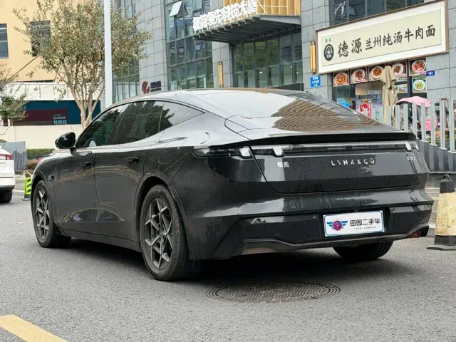 Lynk & Co Z10 — Фото автомобиля 4