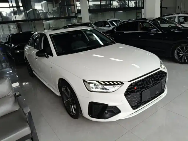 Audi A4L — Фото автомобиля 3