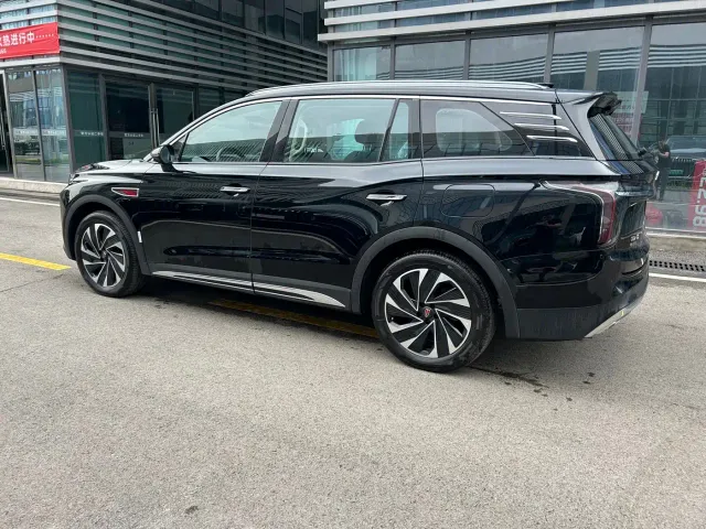 Hongqi HS7 PHEV — Фото автомобиля 6