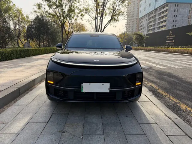 Li Auto L9 — Фото автомобиля 2
