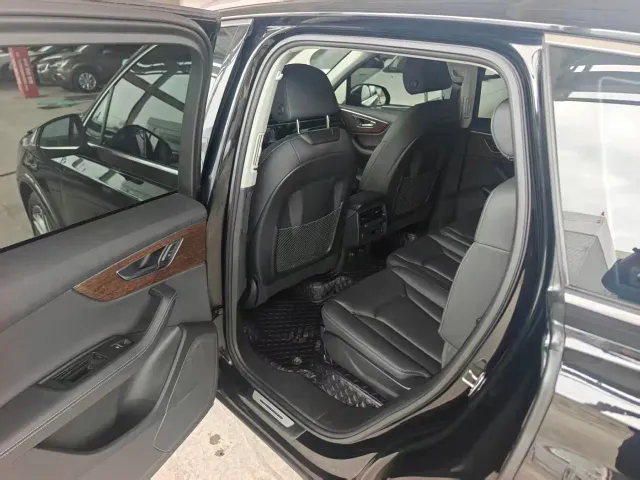 Audi Q7 — Фото автомобиля 5