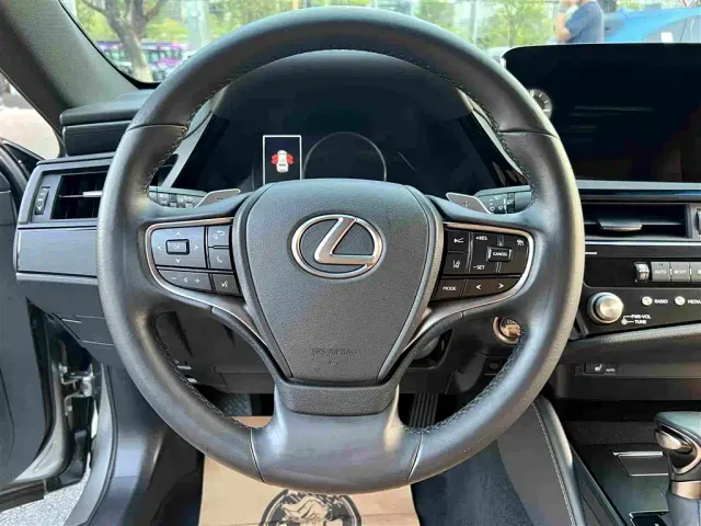Lexus ES — Фото автомобиля 16