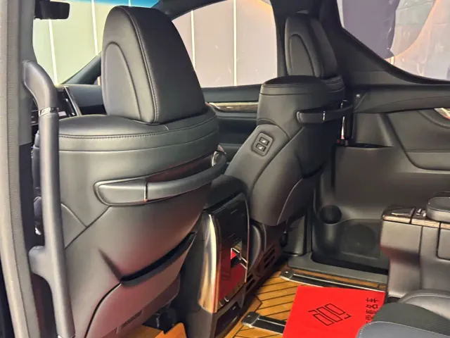 Toyota Alphard — Фото автомобиля 18