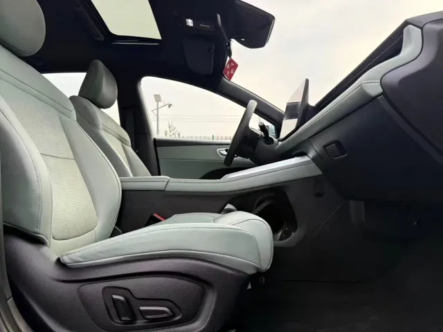 Roewe D6 — Фото автомобиля 12