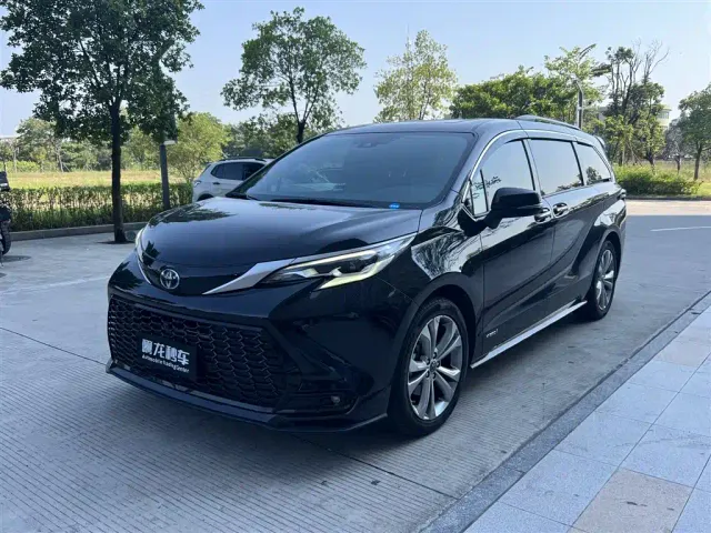 Фотография автомобиля — Toyota Sienna