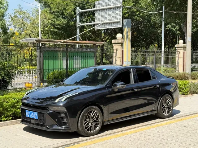 Фотография автомобиля — Lynk & Co 03