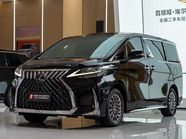 Фотография автомобиля — Lexus LM