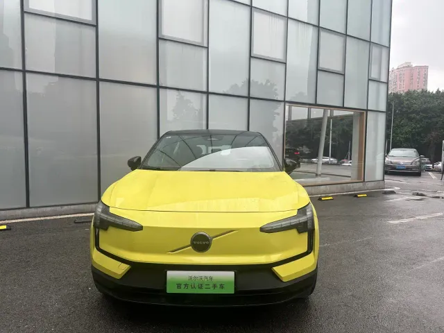 Volvo EX30 — Фото автомобиля 2