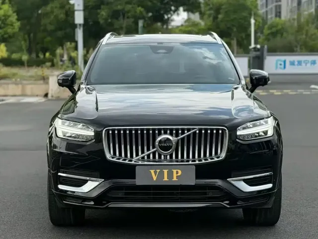 Volvo XC90 — Фото автомобиля 2
