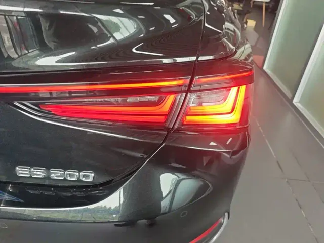 Lexus ES — Фото автомобиля 7