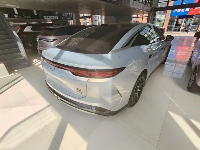 BYD Han L — Фото автомобиля 11