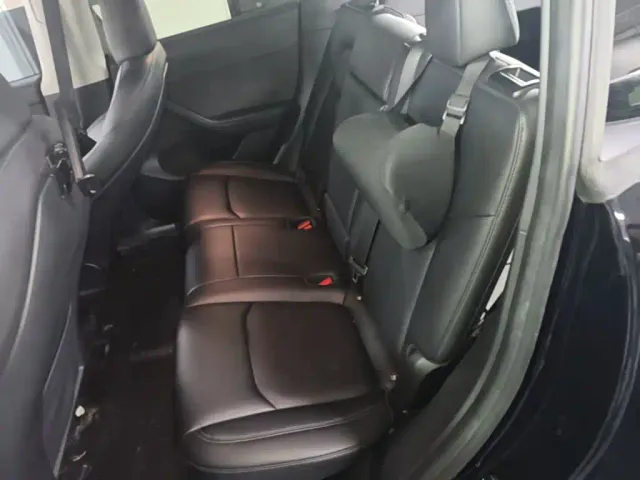 Tesla Model Y — Фото автомобиля 16