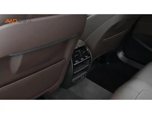 BMW 5 Series — Фото автомобиля 9