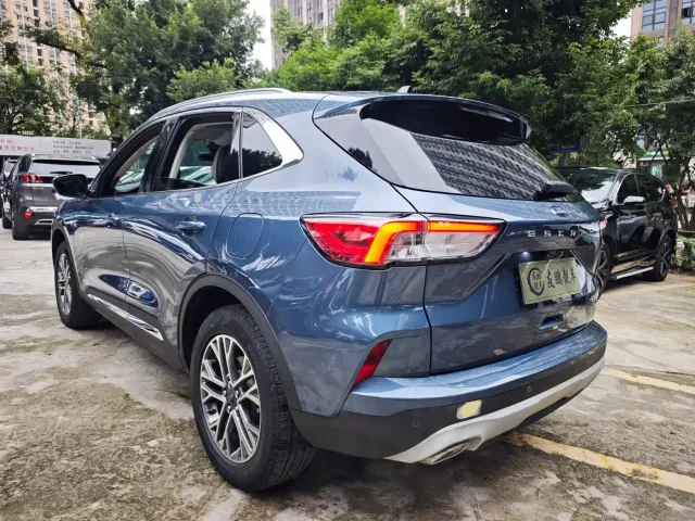 Ford Escape — Фото автомобиля 19