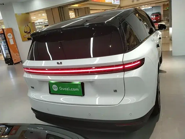 Li Auto i8 — Фото автомобиля 5