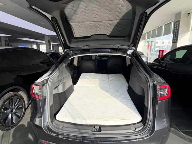 Tesla Model Y — Фото автомобиля 5