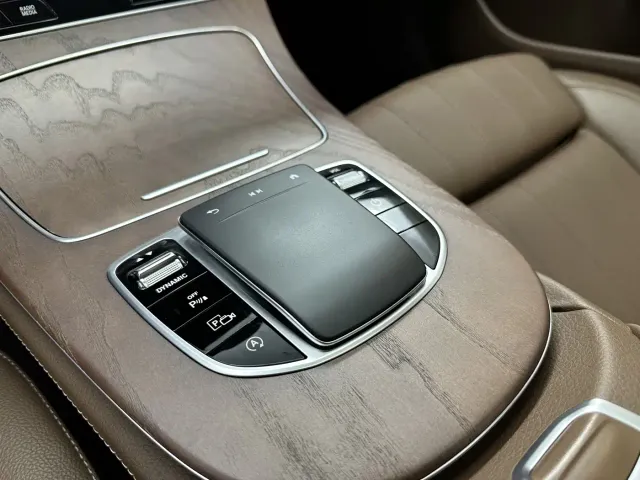 Mercedes-Benz E-Class — Фото автомобиля 19
