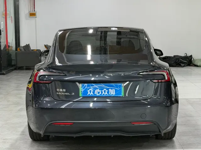 Tesla Model 3 — Фото автомобиля 5