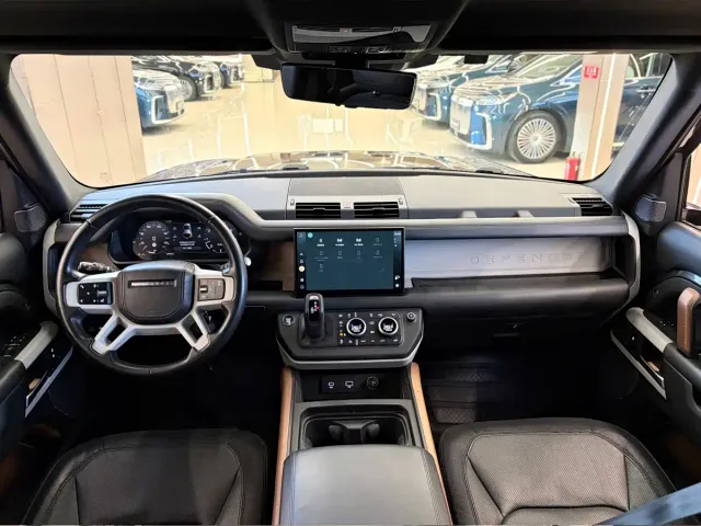 Land Rover Defender — Фото автомобиля 4