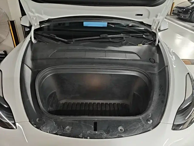 Tesla Model Y — Фото автомобиля 19