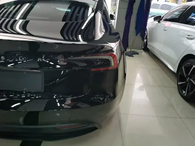 Tesla Model 3 — Фото автомобиля 7